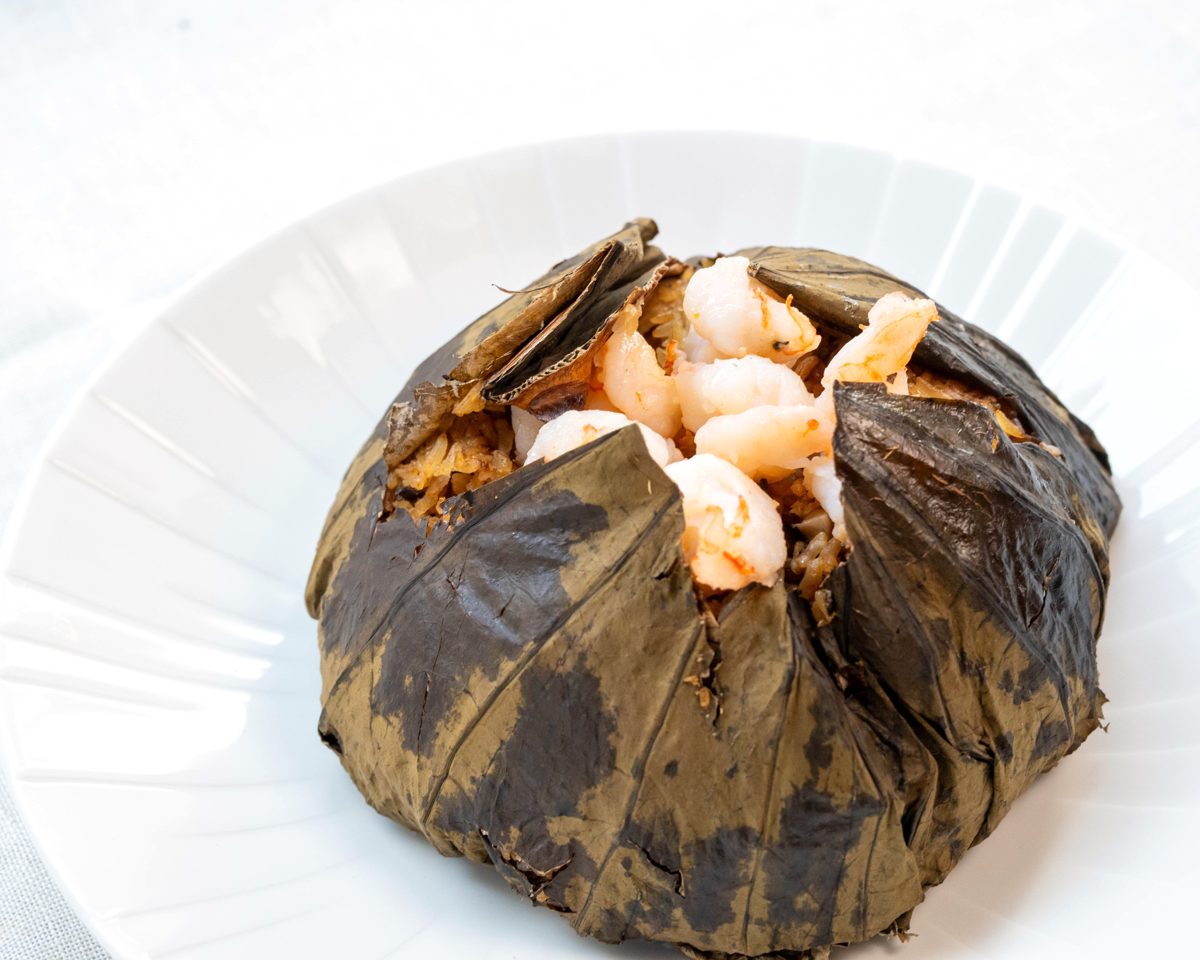 Steamed rice with fresh prawns wrapped in lotus leaf